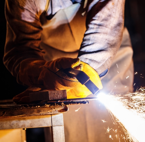 cutting-metal-with-plasma-equipment cutting-metal-with-plasma-equipment
