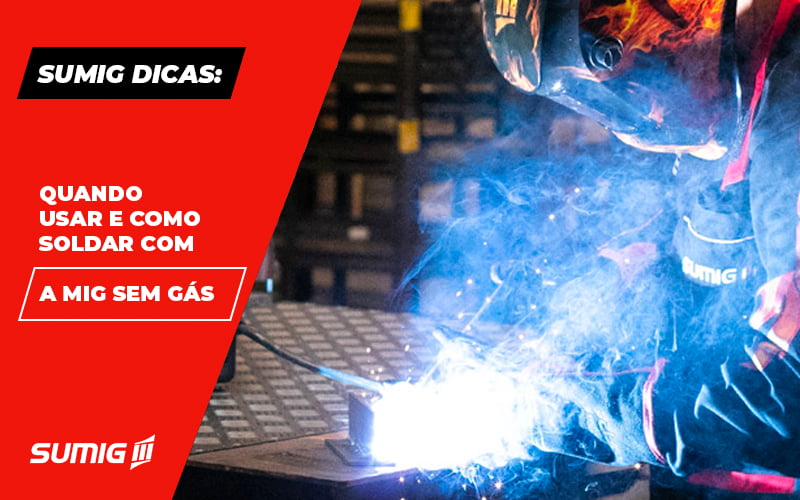 pessoa usando uma máquina de solda MIG sem gás 
